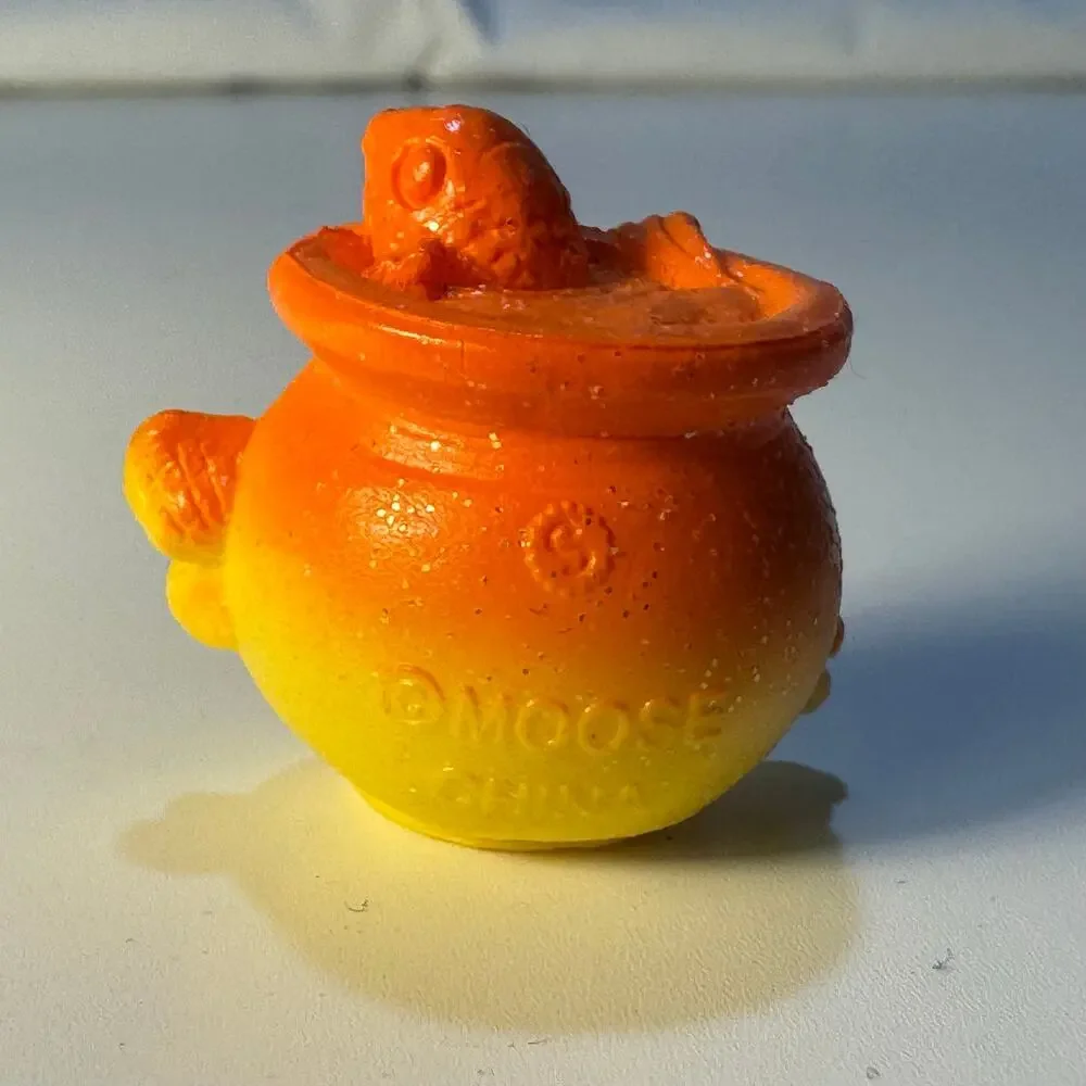 Shopkins Figurine Goldie Fishbowl Season Four Ultra Rare Glitter Pet Shop